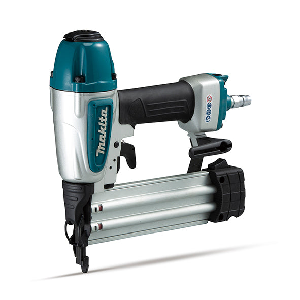 CLAVADORA NEUMATICA CAL 18 CAPACIDAD 100PZ PRESION 60-115PSI (1.3Kg) MAKITA AF506